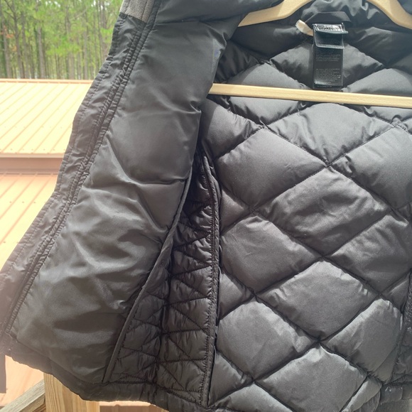 North Face Puffer Jacket - Picture 9 of 10